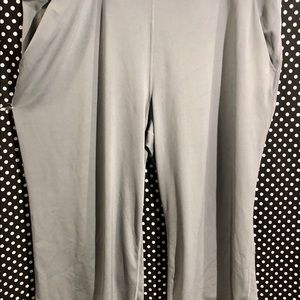 GAP ATHLEISURE CAPRI PLUS SIZE YOGA PANTS